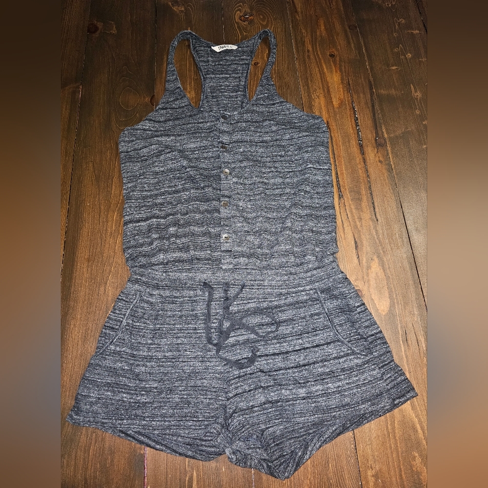 3/20.00. Tna romper